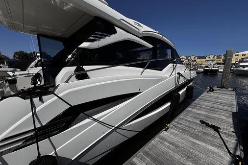 Galeon 425 HTS image