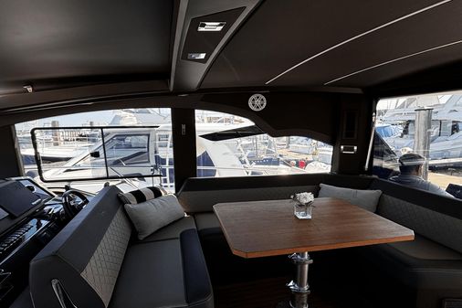 Galeon 425 HTS image