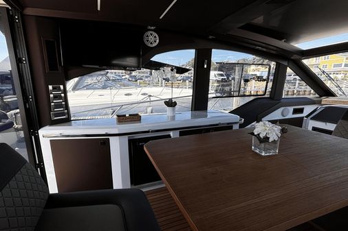 Galeon 425 HTS image