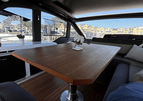 Galeon 425 HTS image