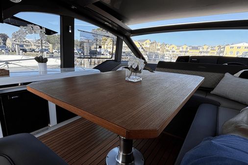 Galeon 425 HTS image