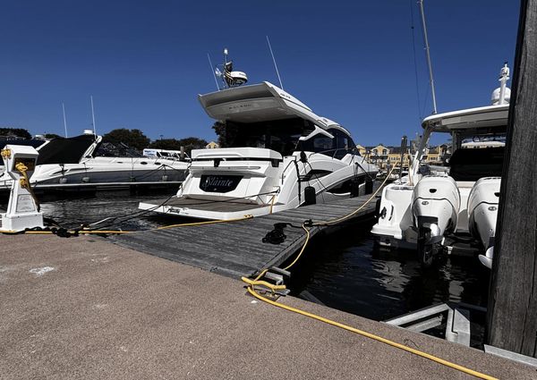 Galeon 425 HTS image