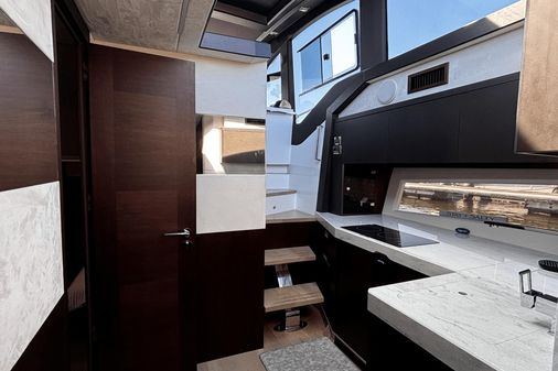 Galeon 425 HTS image