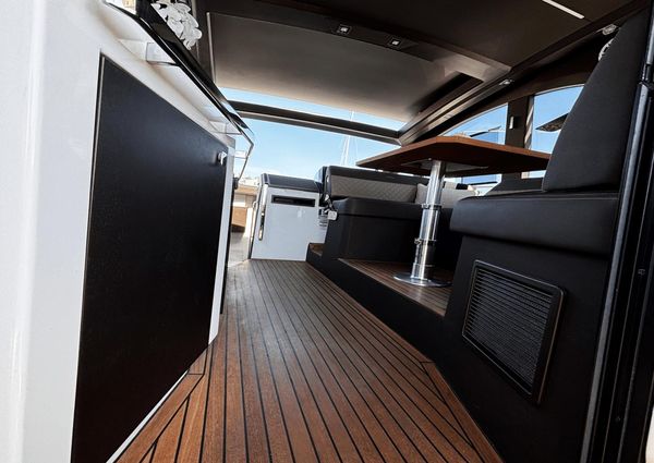 Galeon 425 HTS image