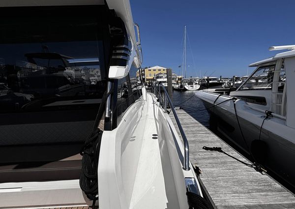 Galeon 425 HTS image