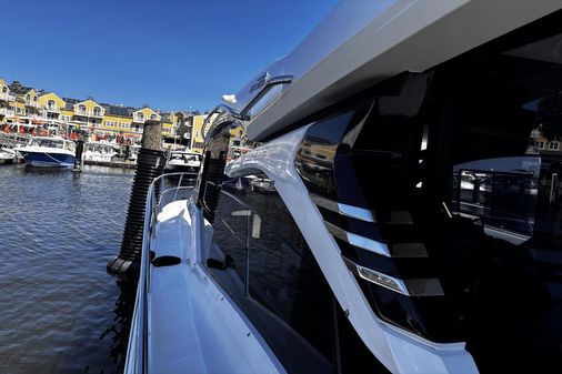 Galeon 425 HTS image