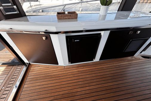 Galeon 425 HTS image