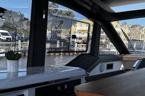 Galeon 425 HTS image