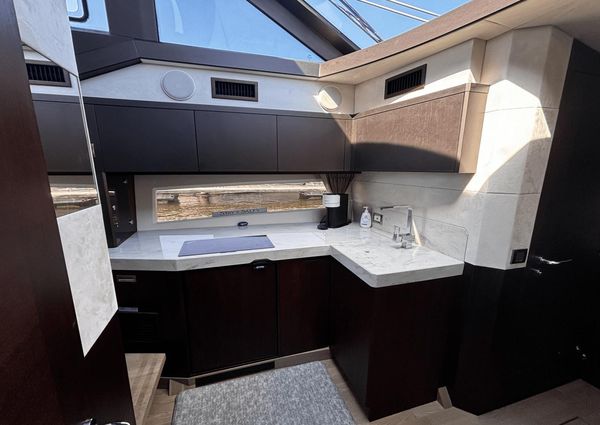 Galeon 425 HTS image