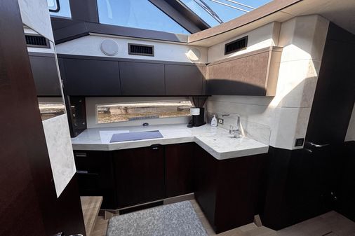 Galeon 425 HTS image