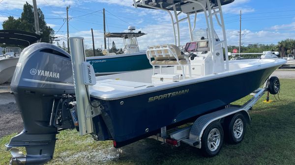 Sportsman Masters 247 Bay Boat