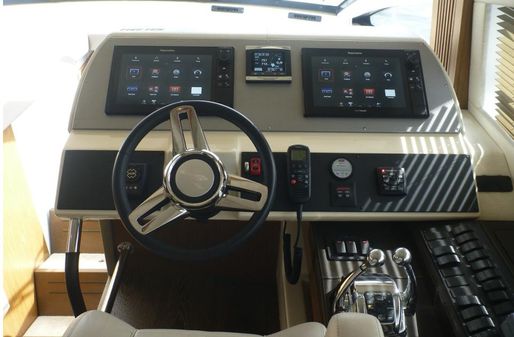 Sea Ray 510 Fly Extended Hardtop image