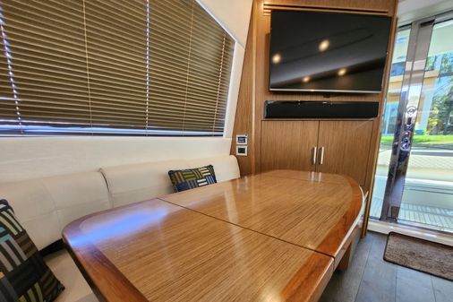 Sea Ray 510 Fly Extended Hardtop image