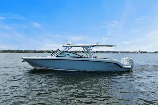 Boston Whaler 320 Vantage image