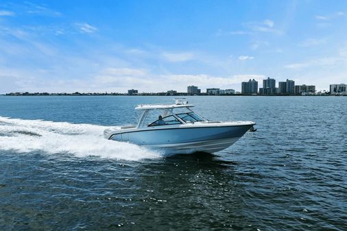 Boston Whaler 320 Vantage image