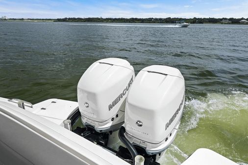 Boston Whaler 320 Vantage image