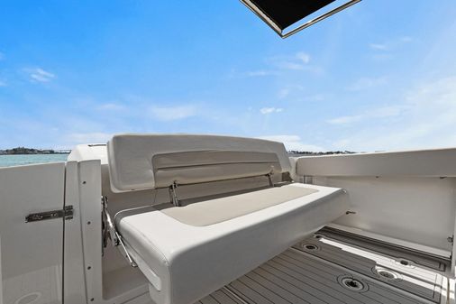 Boston Whaler 320 Vantage image