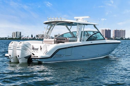 Boston Whaler 320 Vantage image