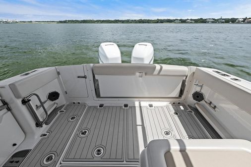 Boston Whaler 320 Vantage image