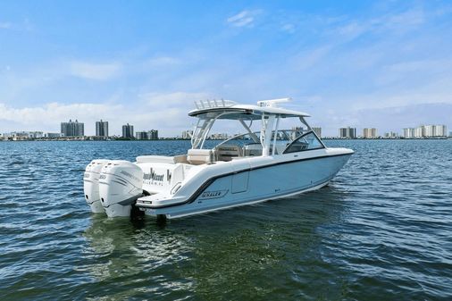 Boston Whaler 320 Vantage image