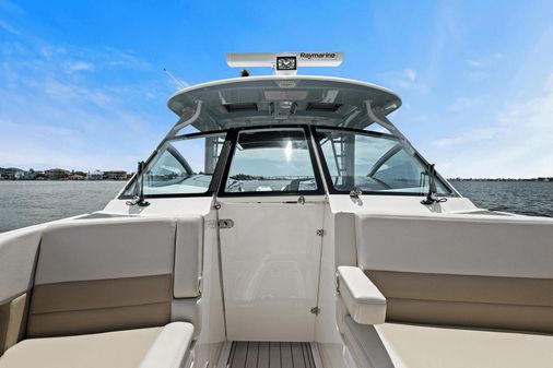 Boston Whaler 320 Vantage image