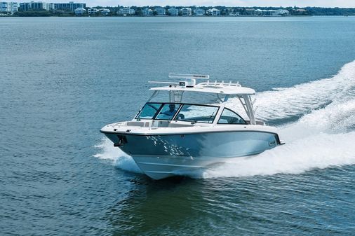 Boston Whaler 320 Vantage image