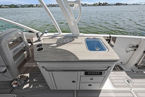 Boston Whaler 320 Vantage image