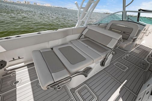 Boston Whaler 320 Vantage image