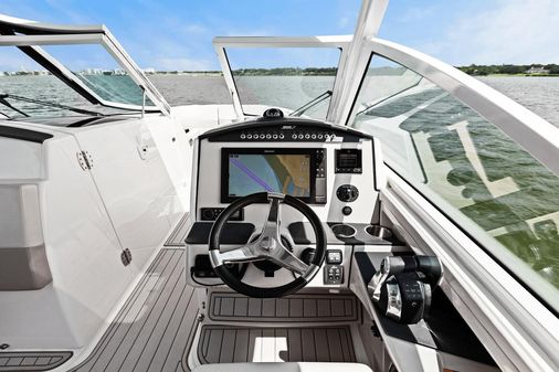 Boston Whaler 320 Vantage image