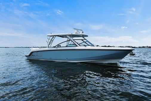 Boston Whaler 320 Vantage image