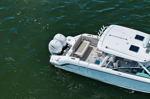 Boston Whaler 320 Vantage image