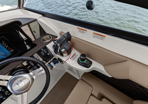 Sea Ray 290 SDX OUTBOARD image