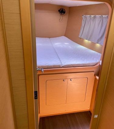 Lagoon 380 image
