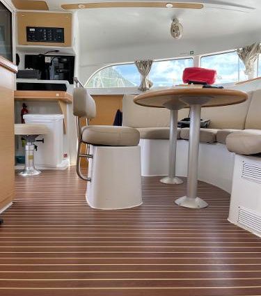 Lagoon 380 image