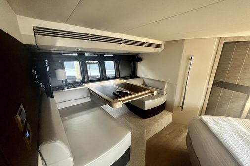 Azimut 60 Flybridge image