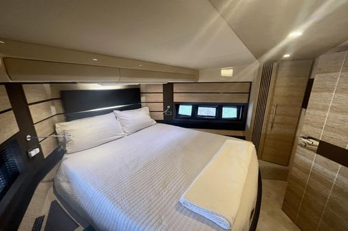 Azimut 60 Flybridge image