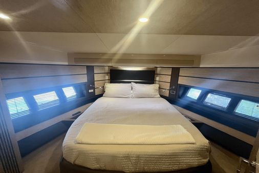 Azimut 60 Flybridge image