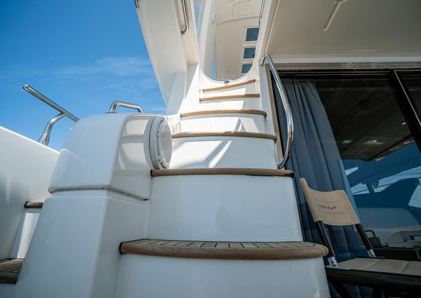 Azimut 60 Flybridge image