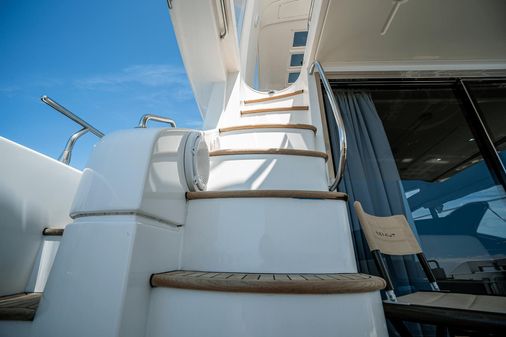 Azimut 60 Flybridge image