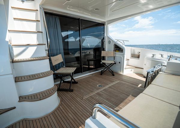 Azimut 60 Flybridge image