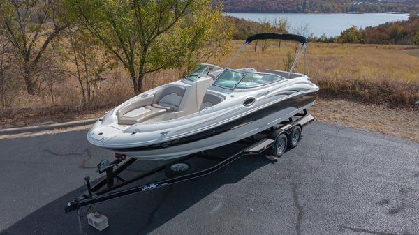 Sea Ray 240 Sundeck 