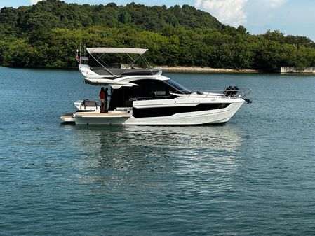 Galeon 400 Fly image