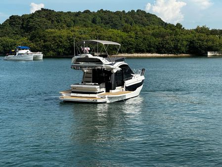 Galeon 400 Fly image