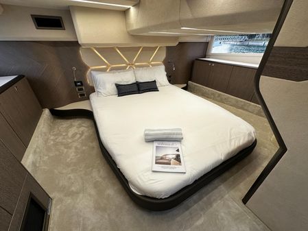 Galeon 400 Fly image