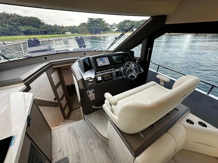 Galeon 400 Fly image