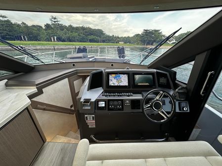 Galeon 400 Fly image