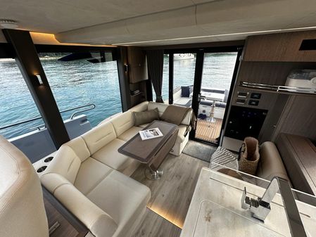 Galeon 400 Fly image