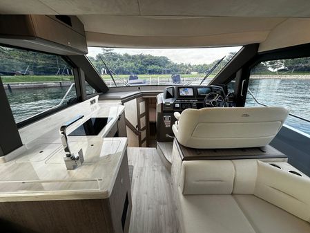 Galeon 400 Fly image