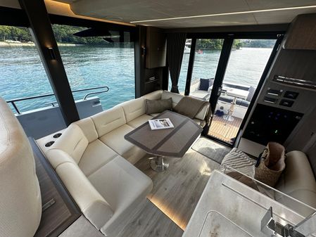 Galeon 400 Fly image