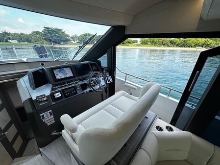 Galeon 400 Fly image